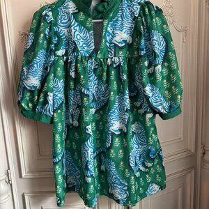 NWOT green puff sleeve blouse w/ tiger & floral pattern, women's size small